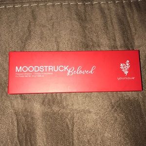 🆕Younique Moodstruck Beloved Eyeshadow Palette